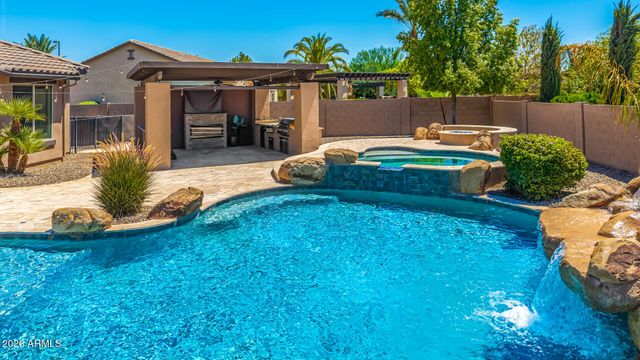 2855 E WARBLER Road, Gilbert, AZ 85297