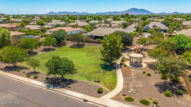 2855 E WARBLER Road, Gilbert, AZ 85297