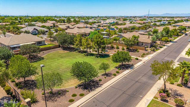 2855 E WARBLER Road, Gilbert, AZ 85297