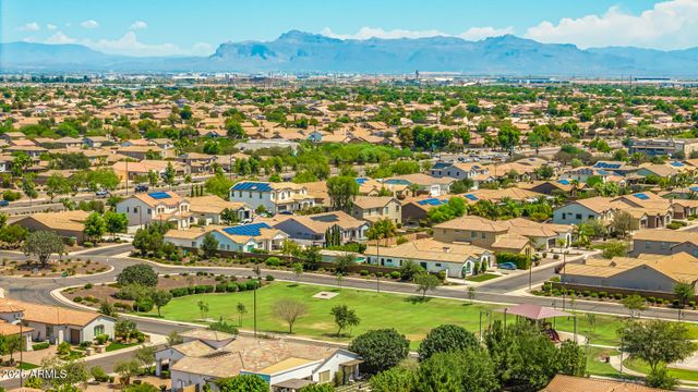 2855 E WARBLER Road, Gilbert, AZ 85297