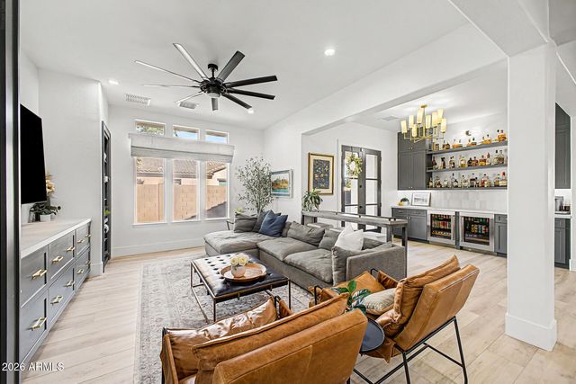 2855 E WARBLER Road, Gilbert, AZ 85297