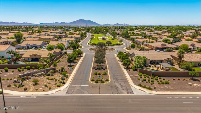 2855 E WARBLER Road, Gilbert, AZ 85297
