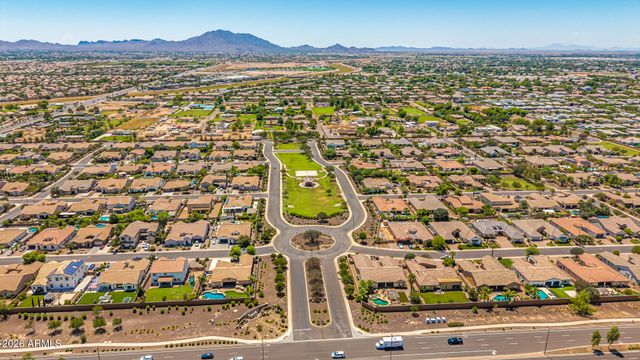 2855 E WARBLER Road, Gilbert, AZ 85297