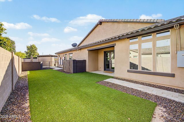 2855 E WARBLER Road, Gilbert, AZ 85297