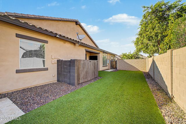 2855 E WARBLER Road, Gilbert, AZ 85297