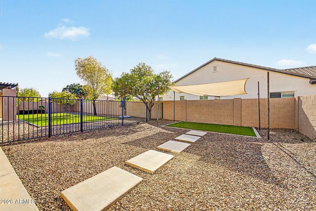 2855 E WARBLER Road, Gilbert, AZ 85297