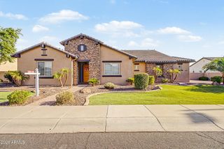 2855 E WARBLER Road, Gilbert, AZ 85297