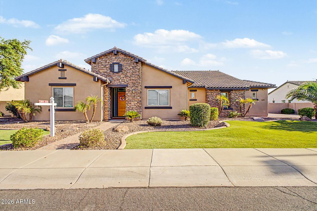 2855 E WARBLER Road, Gilbert, AZ 85297