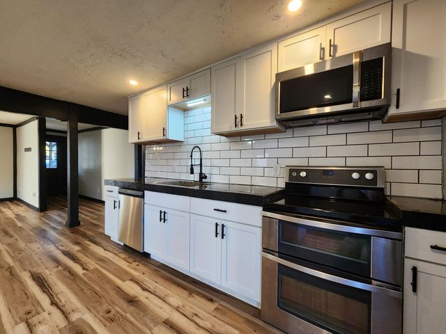 23 W Anderson Street, Aurora, MO 65605