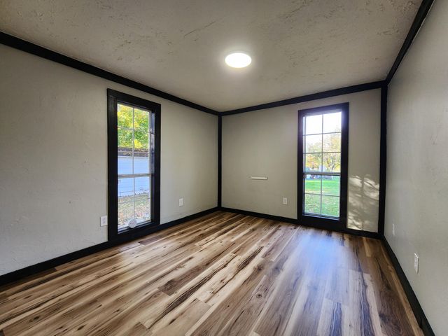 23 W Anderson Street, Aurora, MO 65605