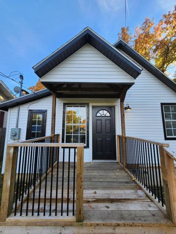 23 W Anderson Street, Aurora, MO 65605