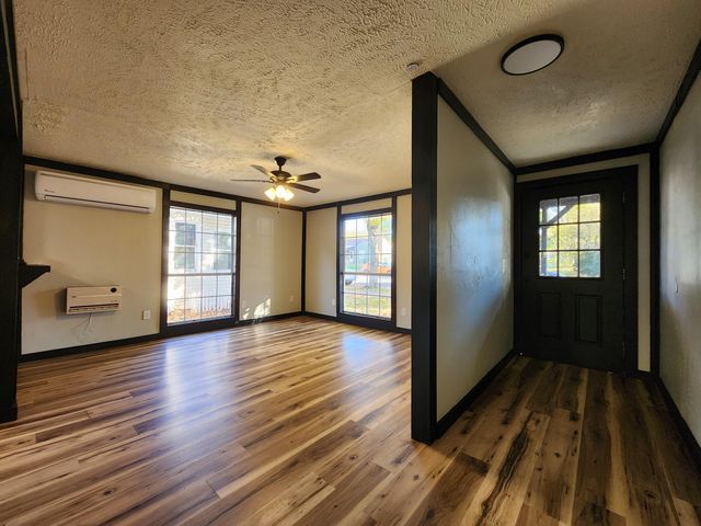 23 W Anderson Street, Aurora, MO 65605