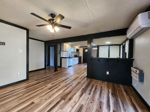 23 W Anderson Street, Aurora, MO 65605