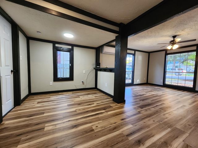 23 W Anderson Street, Aurora, MO 65605