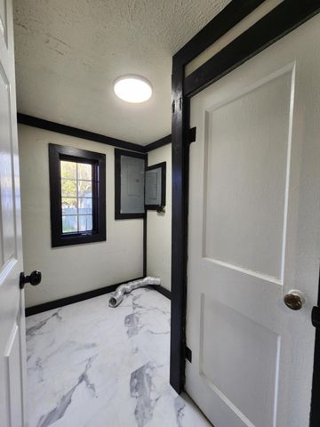 23 W Anderson Street, Aurora, MO 65605