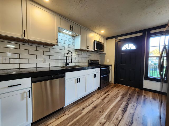 23 W Anderson Street, Aurora, MO 65605