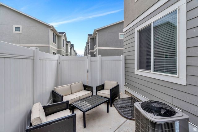 1082 E DORY BOAT RD, Saratoga Springs, UT 84045