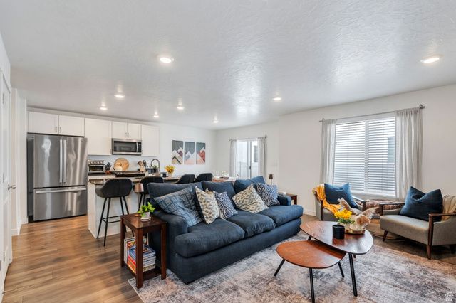 1082 E DORY BOAT RD, Saratoga Springs, UT 84045