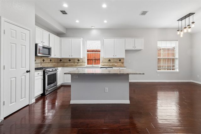 302 Highland Glen Drive, Wylie, TX 75098