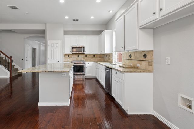 302 Highland Glen Drive, Wylie, TX 75098