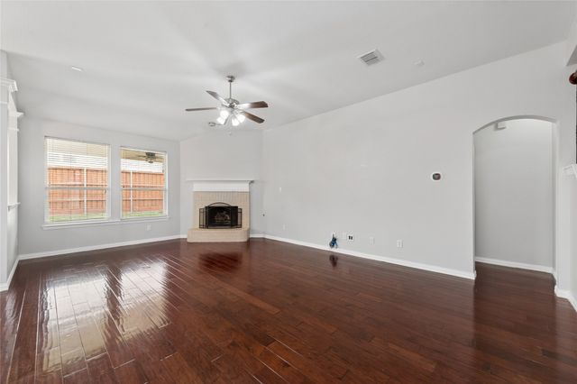 302 Highland Glen Drive, Wylie, TX 75098