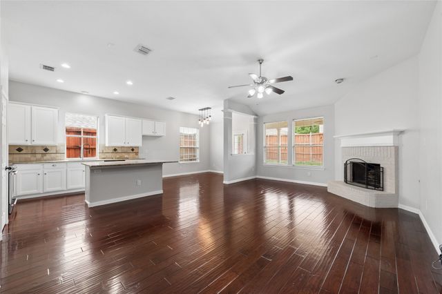 302 Highland Glen Drive, Wylie, TX 75098