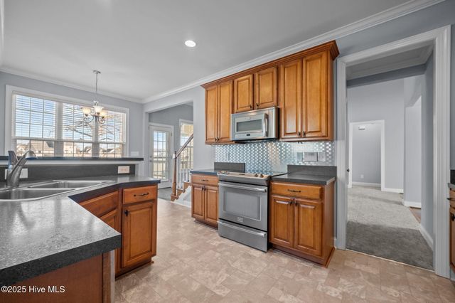 811 Bayhill Court, Greenville, NC 27858