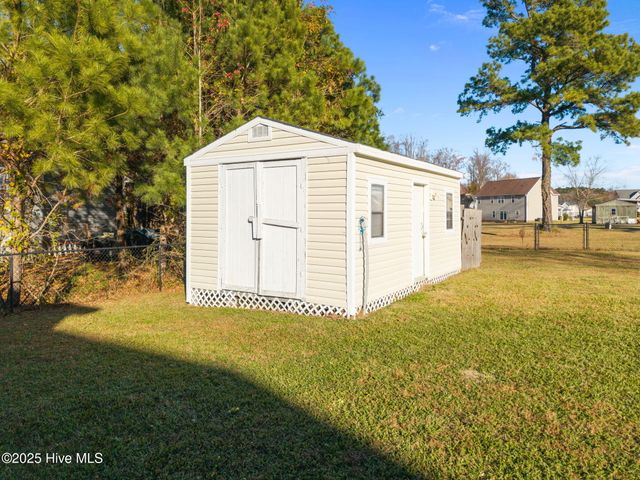 811 Bayhill Court, Greenville, NC 27858