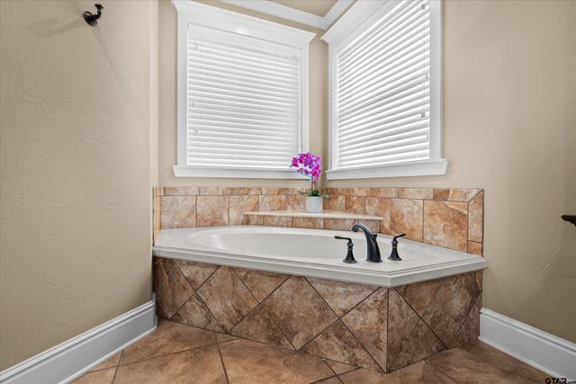 23220 Bridle View Dr, Lindale, TX 75771