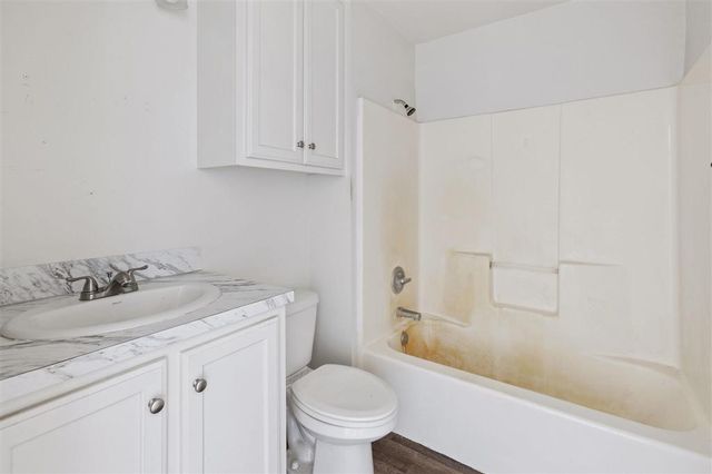 1903 E Tank Farm Road, Lake Charles, LA 70607