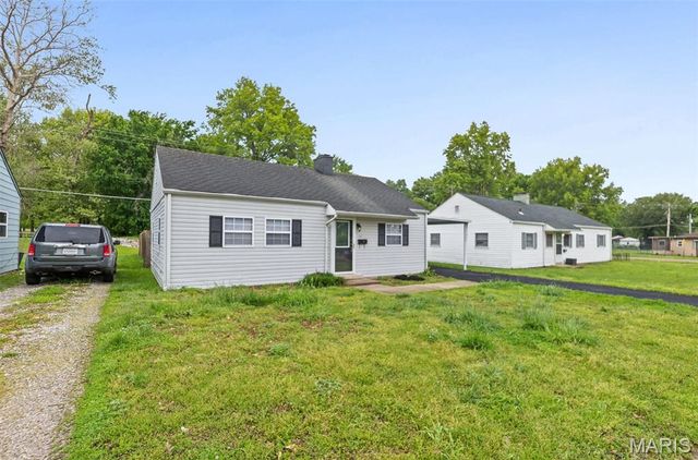 1104 BEL AIRE Drive, Belleville, IL 62220