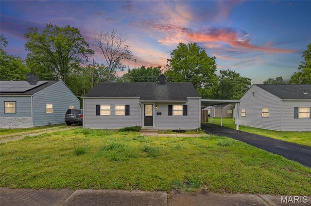 1104 BEL AIRE Drive, Belleville, IL 62220