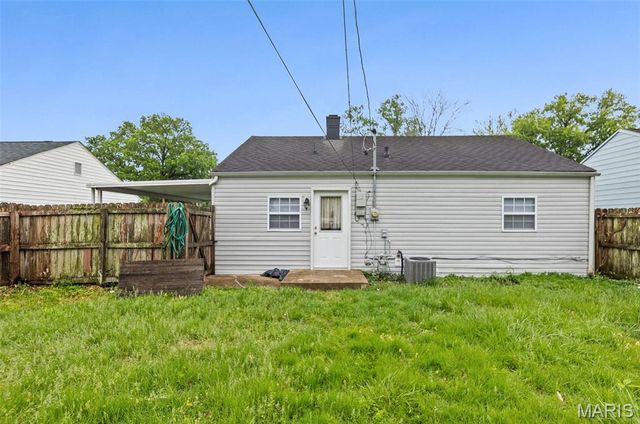 1104 BEL AIRE Drive, Belleville, IL 62220