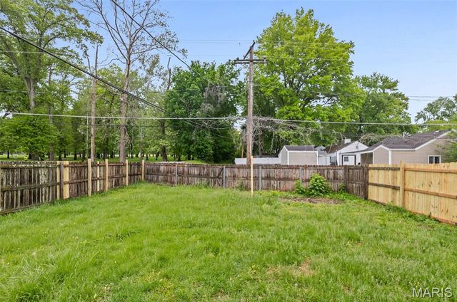 1104 BEL AIRE Drive, Belleville, IL 62220