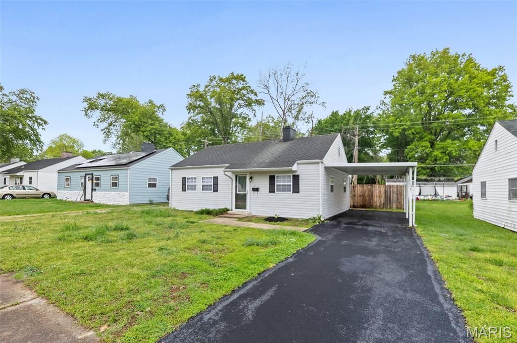 1104 BEL AIRE Drive, Belleville, IL 62220