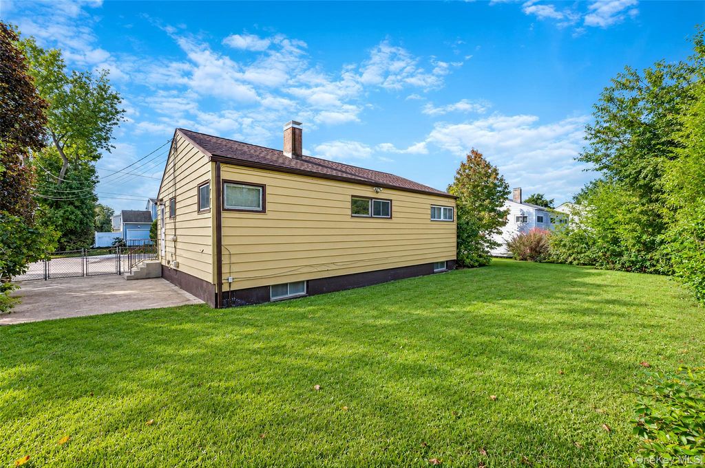 29 Walton Street, Brentwood, NY 11717 — photo 2