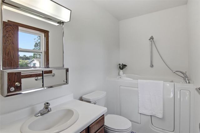 1815 Frisbie Lane, Eau Claire, WI 54703