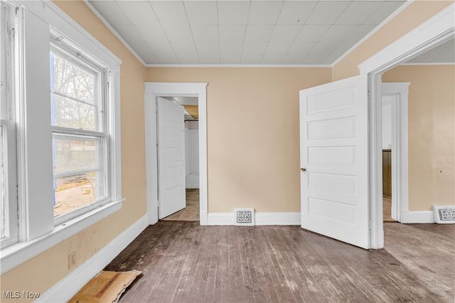 16110 Huntmere Avenue, Cleveland, OH 44110