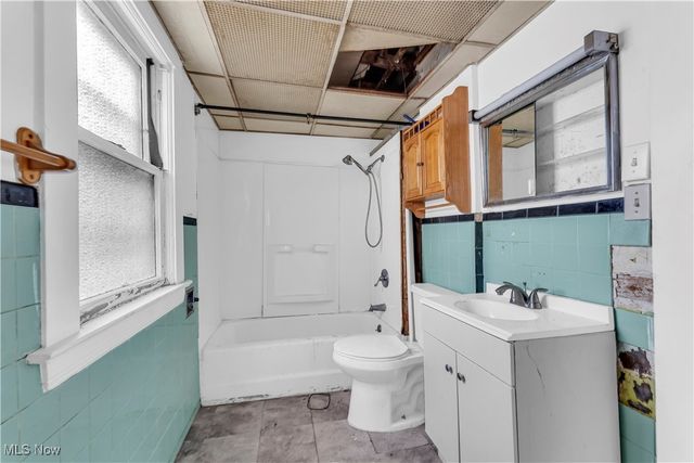 16110 Huntmere Avenue, Cleveland, OH 44110