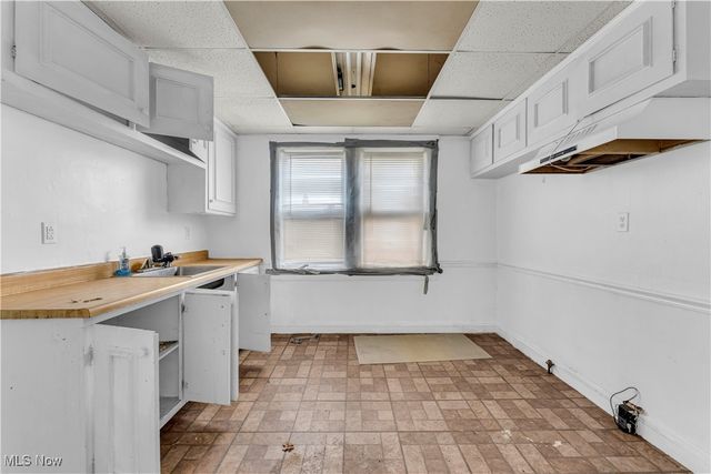 16110 Huntmere Avenue, Cleveland, OH 44110