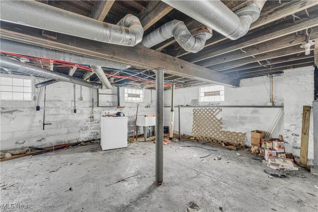 16110 Huntmere Avenue, Cleveland, OH 44110