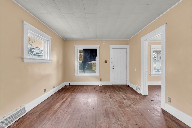 16110 Huntmere Avenue, Cleveland, OH 44110