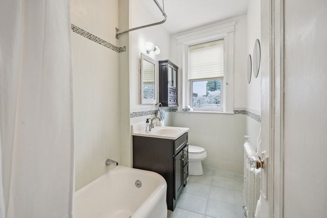 116 Riverway 18, Boston, MA 02215