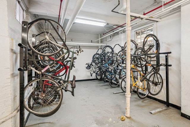 116 Riverway 18, Boston, MA 02215