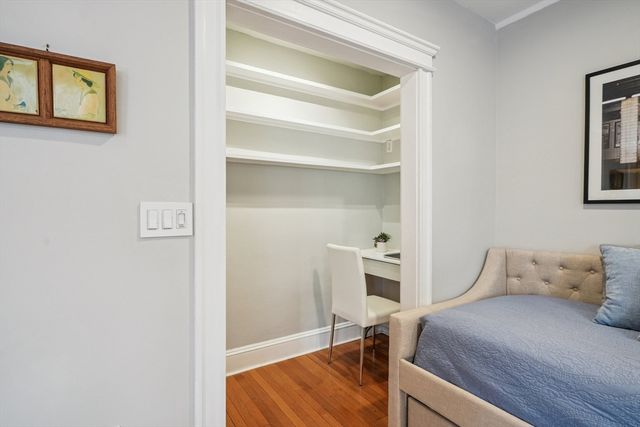 116 Riverway 18, Boston, MA 02215