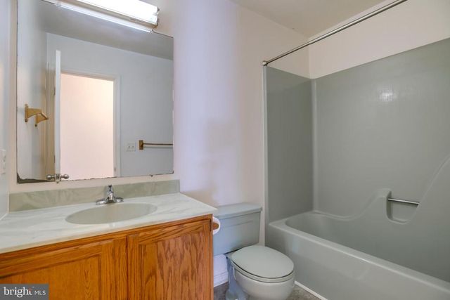 803 WEAVER HOLLOW RD, Banco, VA 22711