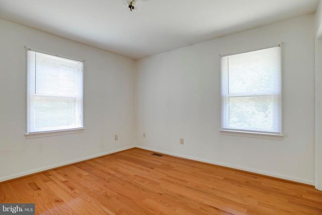 803 WEAVER HOLLOW RD, Banco, VA 22711
