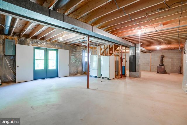 803 WEAVER HOLLOW RD, Banco, VA 22711