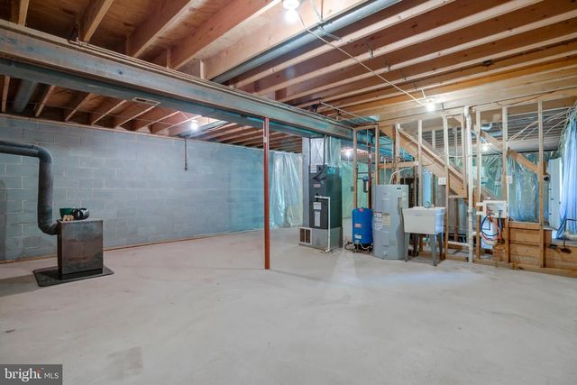 803 WEAVER HOLLOW RD, Banco, VA 22711