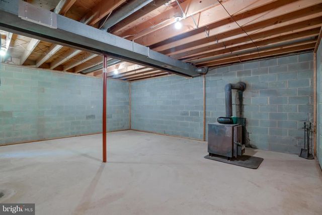 803 WEAVER HOLLOW RD, Banco, VA 22711